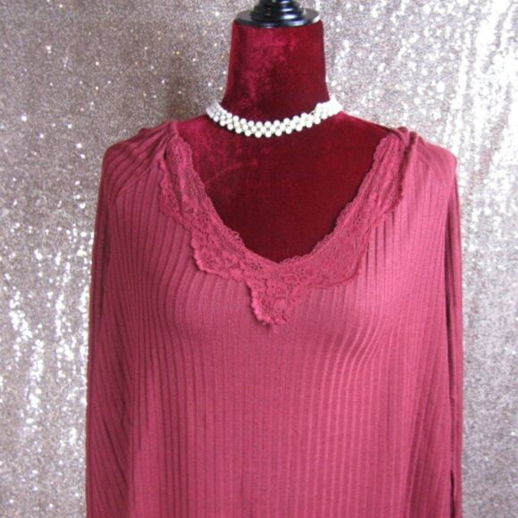 NWT BloomChic lace ribbed top - Picture 5 of 11